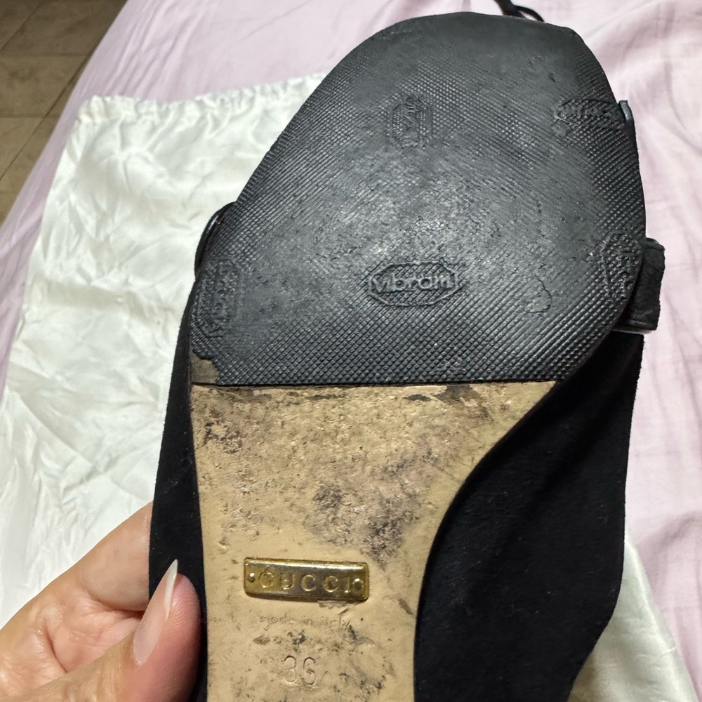 Gucci Women's Black Suede Fringe Loafers with Gold GG Hardware Size 6 - Picture 7 of 16
